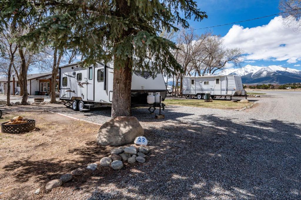 Snowy Peaks Rv Park 호텔 부에나 비스타 객실 사진